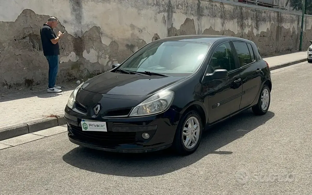 Usata Renault Clio II LE 75 CV (55 kW) 2008 Nero Berlina