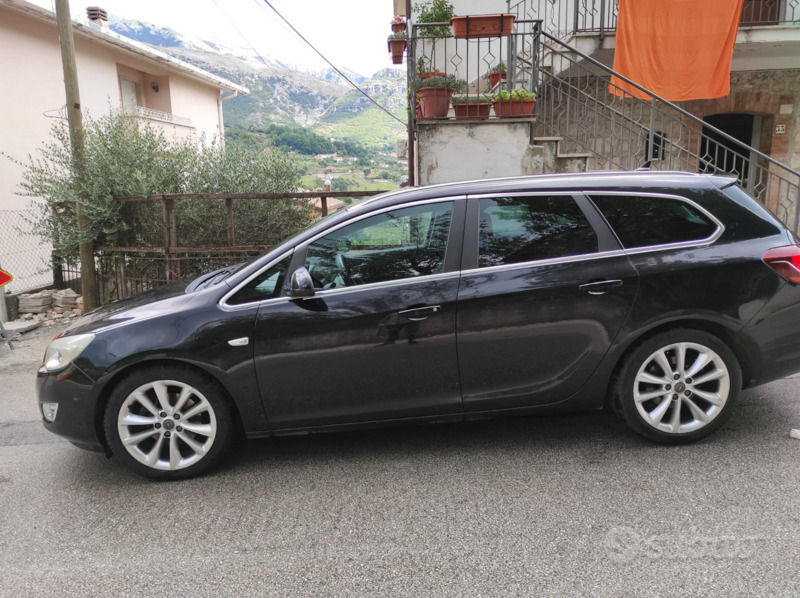 Usato 2012 Opel Astra 1.7 Diesel (5.200 €)