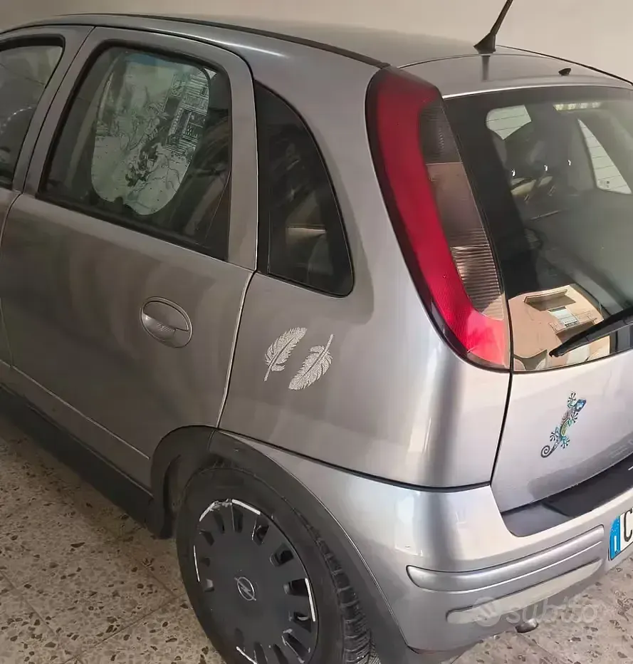 Usata Opel Corsa 69 CV (50 kW) 2005 Grigio Utilitaria