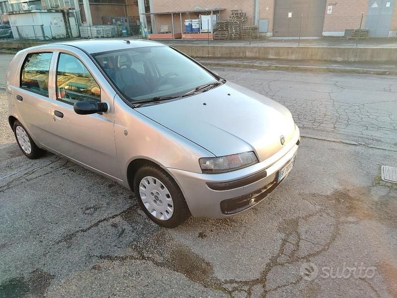 Usata Fiat Punto 60 CV (44 kW) 1999 Grigio Utilitaria