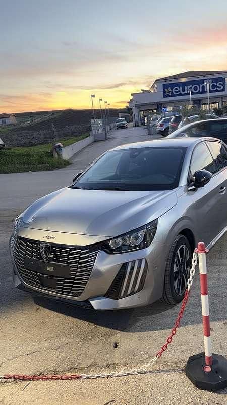 Usata Peugeot 208 Allure 101 CV (74 kW) 2023 Utilitaria