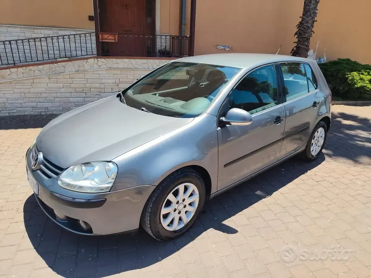 Usata VW Golf V Comfortline 105 CV (77 kW) 2007 Grigio Berlina