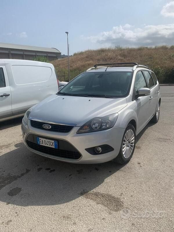 Usata Ford Focus 90 CV (66 kW) 2009 Grigio Station wagon