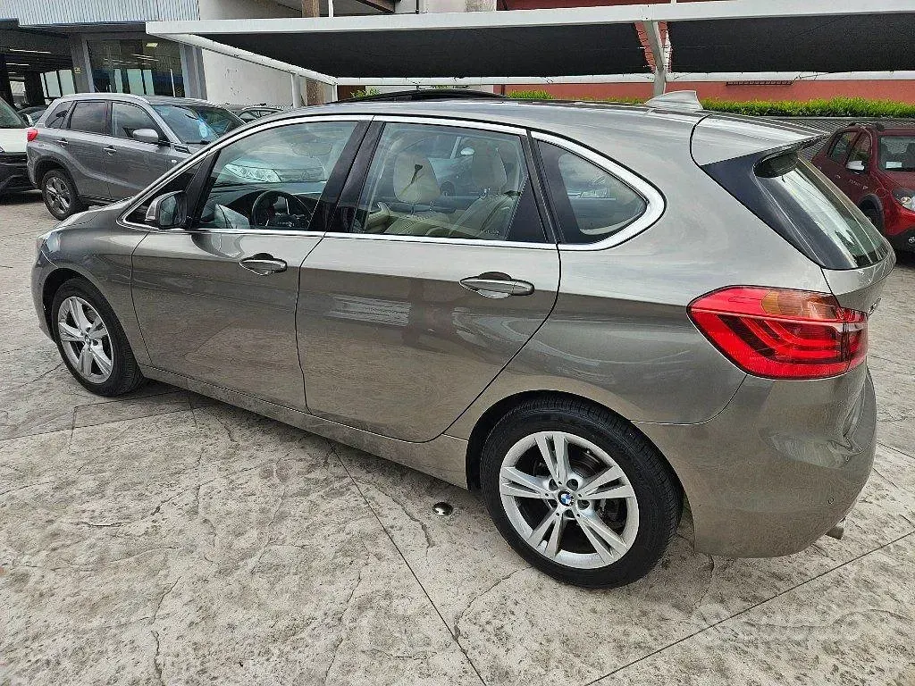 Usata BMW 220 Active Tourer Luxury Line 190 CV (139 kW) 2015 Grigio scuro metallizzato Monovolume