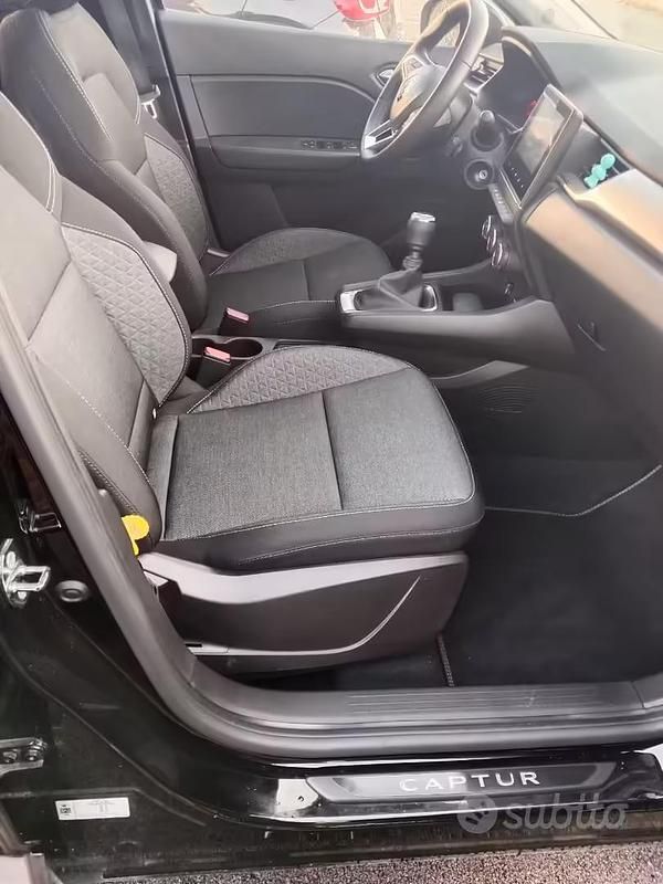 Usata Renault Captur 90 CV (66 kW) 2022 Nero SUV