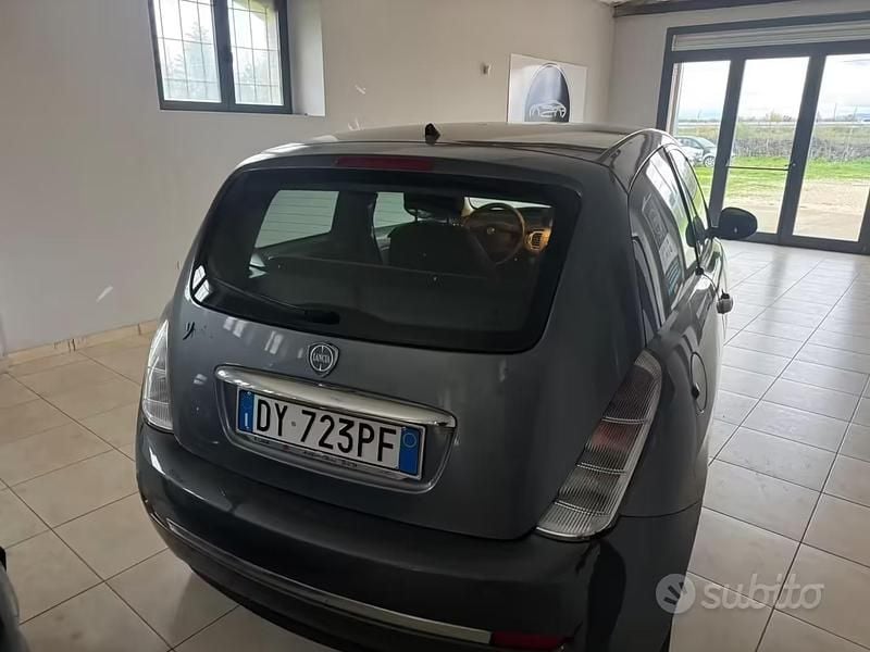 Usata Lancia Ypsilon 77 CV (56 kW) 2010 Grigio Utilitaria