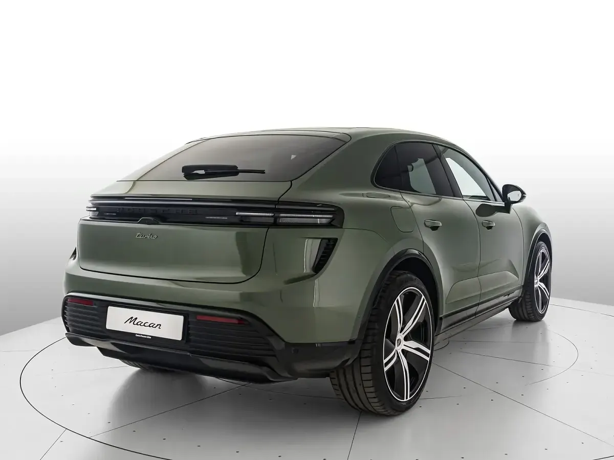 Usata Porsche Macan Turbo 330 kW (449 CV) 2025 Verde aventurine metallizzato SUV