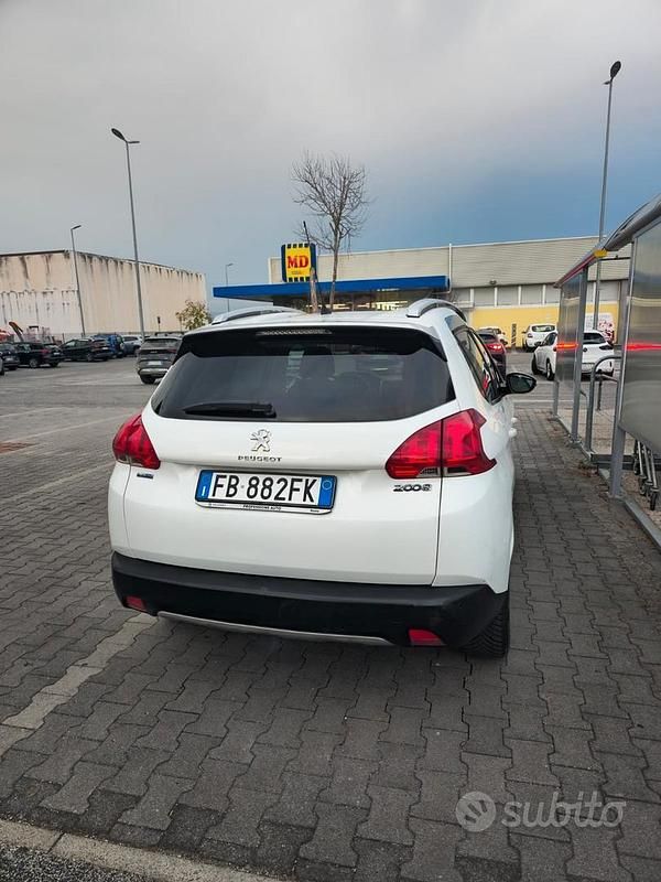 Usata Peugeot 2008 Allure 114 CV (83 kW) 2014 Bianco SUV