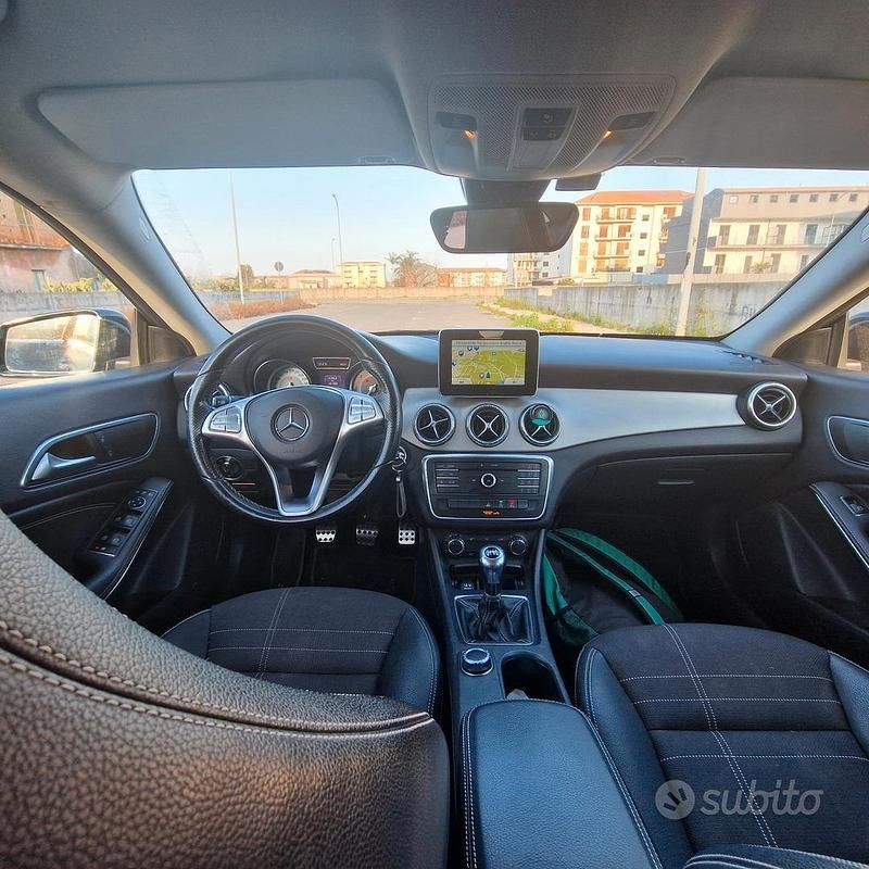 Usata Mercedes CLA200 Shooting Brake 135 CV (99 kW) 2016 Nero Station wagon