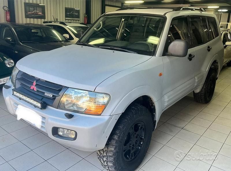Usata Mitsubishi Pajero 2001 Grigio SUV