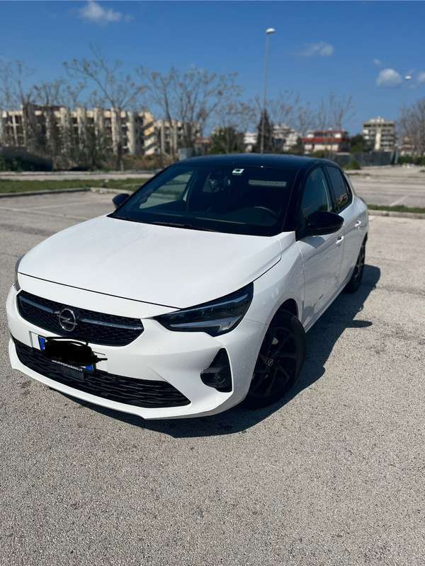 Usata 2021 Opel Corsa GS Line Tre volumi | 12.000 € (Buon prezzo) - Immagine 1/4