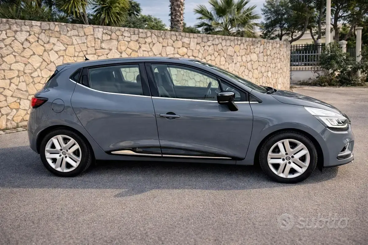 Usata Renault Clio 75 CV (55 kW) 2019 Grigio Utilitaria