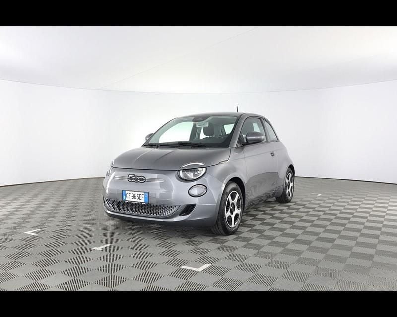 Usata Fiat 500e Passion 86 kW (118 CV) 2021 Grigio colosseo Berlina