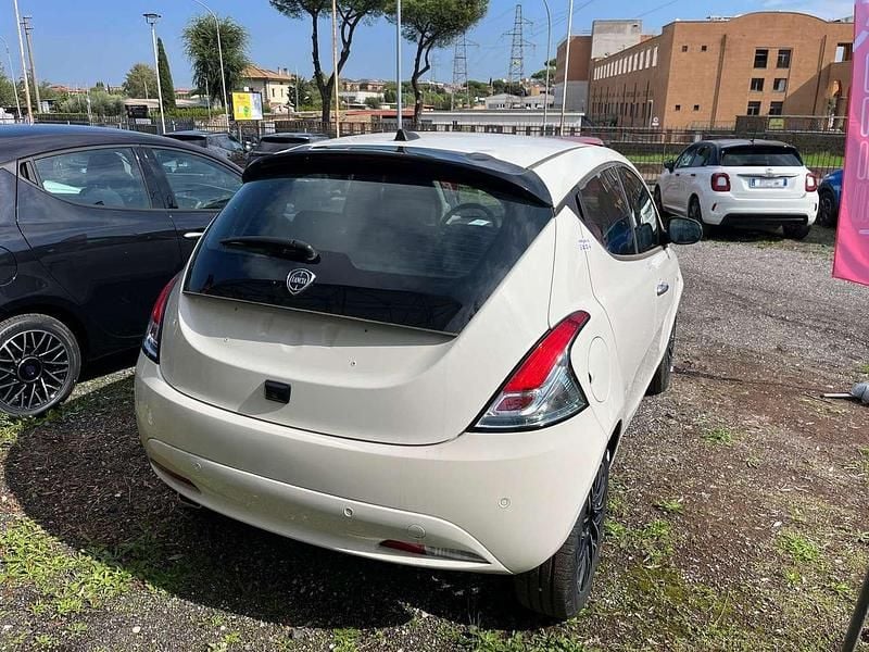 Usata Lancia Ypsilon S 70 CV (51 kW) 2024 Grigio Utilitaria