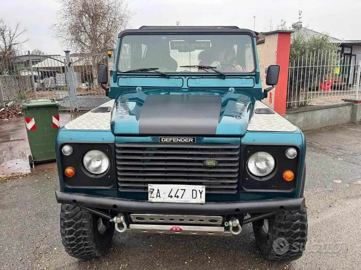 Second-hand Land Rover Defender 122 CP (89 kW) 1998 Albastru Cabrio
