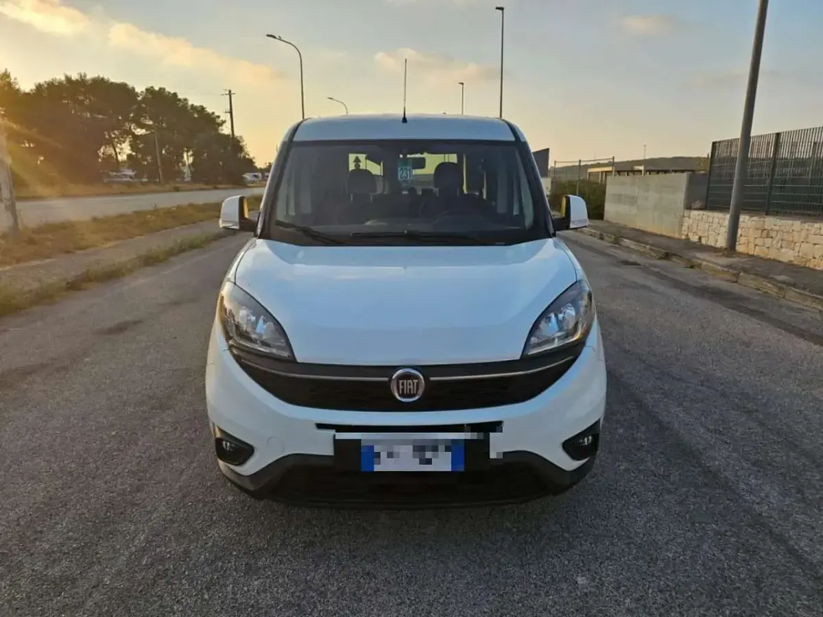 Usata Fiat Doblò 105 CV (77 kW) 2018 Bianco Monovolume