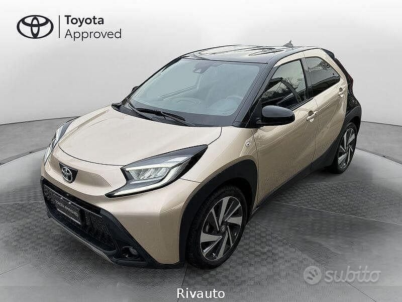 Beige Usata 2022 Toyota Aygo X Lounge SUV | 14.900 € (Buon prezzo) - Immagine 1/3