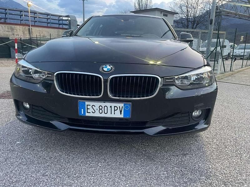 Nero Usata 2013 BMW 318 Station wagon | 7500 € (Ottimo prezzo) - Immagine 1/4