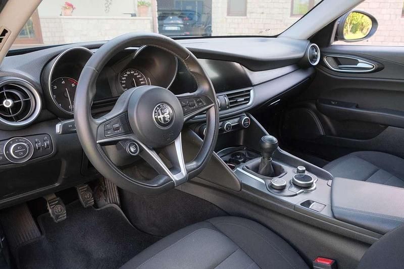 Usata Alfa Romeo Giulia 150 CV (110 kW) 2017 Nero Berlina