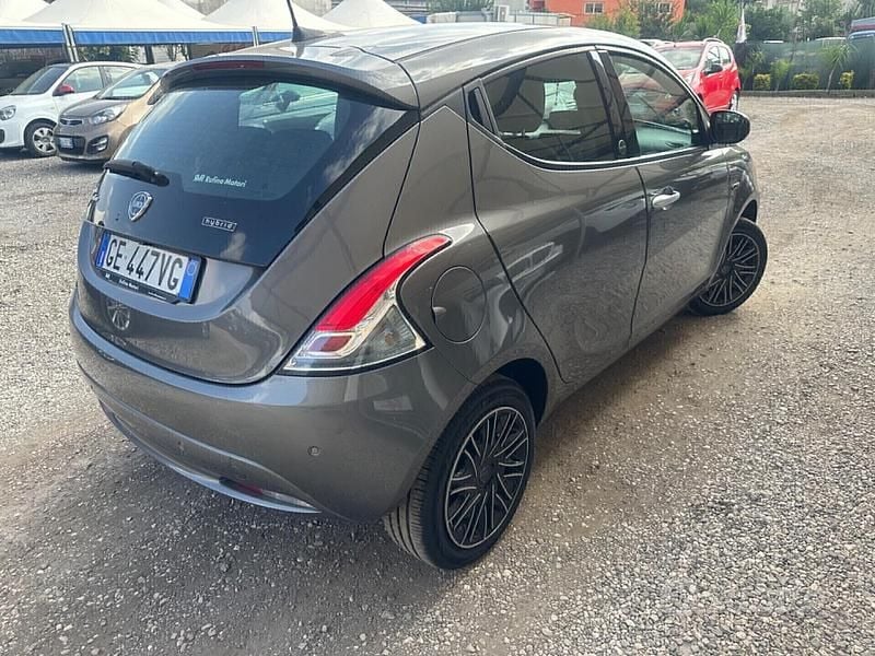 Usata Lancia Ypsilon S 69 CV (50 kW) 2021 Grigio Utilitaria