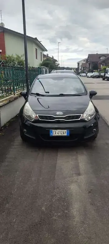 Usata Kia Rio Active 86 CV (63 kW) 2014 Berlina
