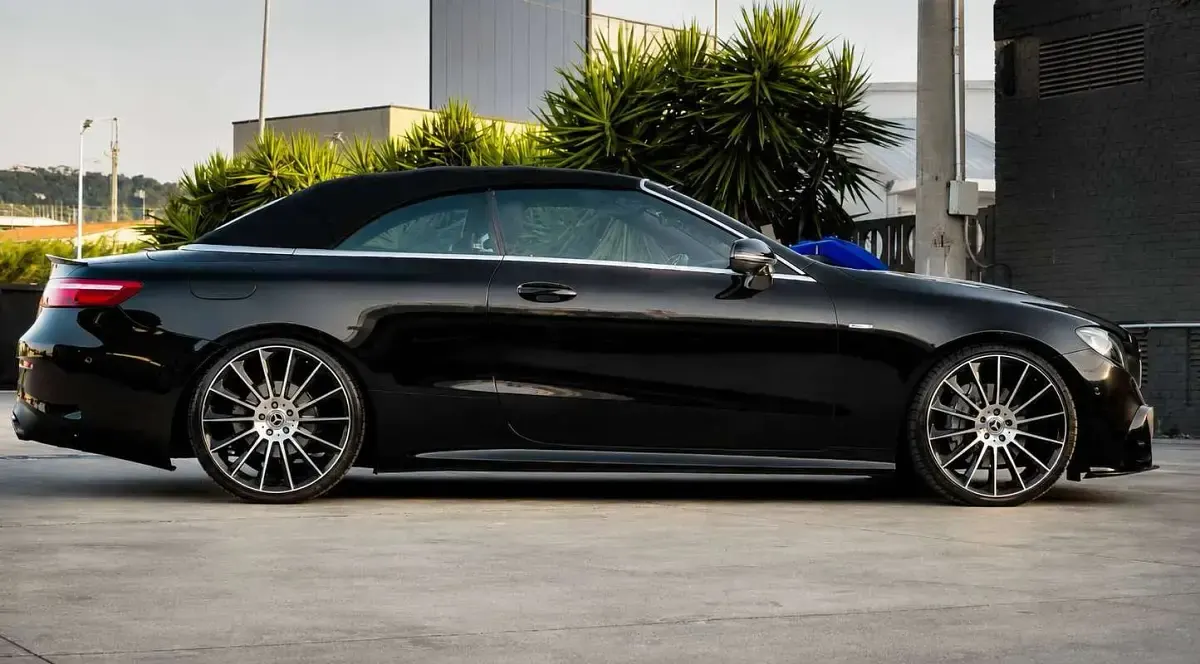 Usata Mercedes E220 AMG 194 CV (142 kW) 2019 Nero Cabrio