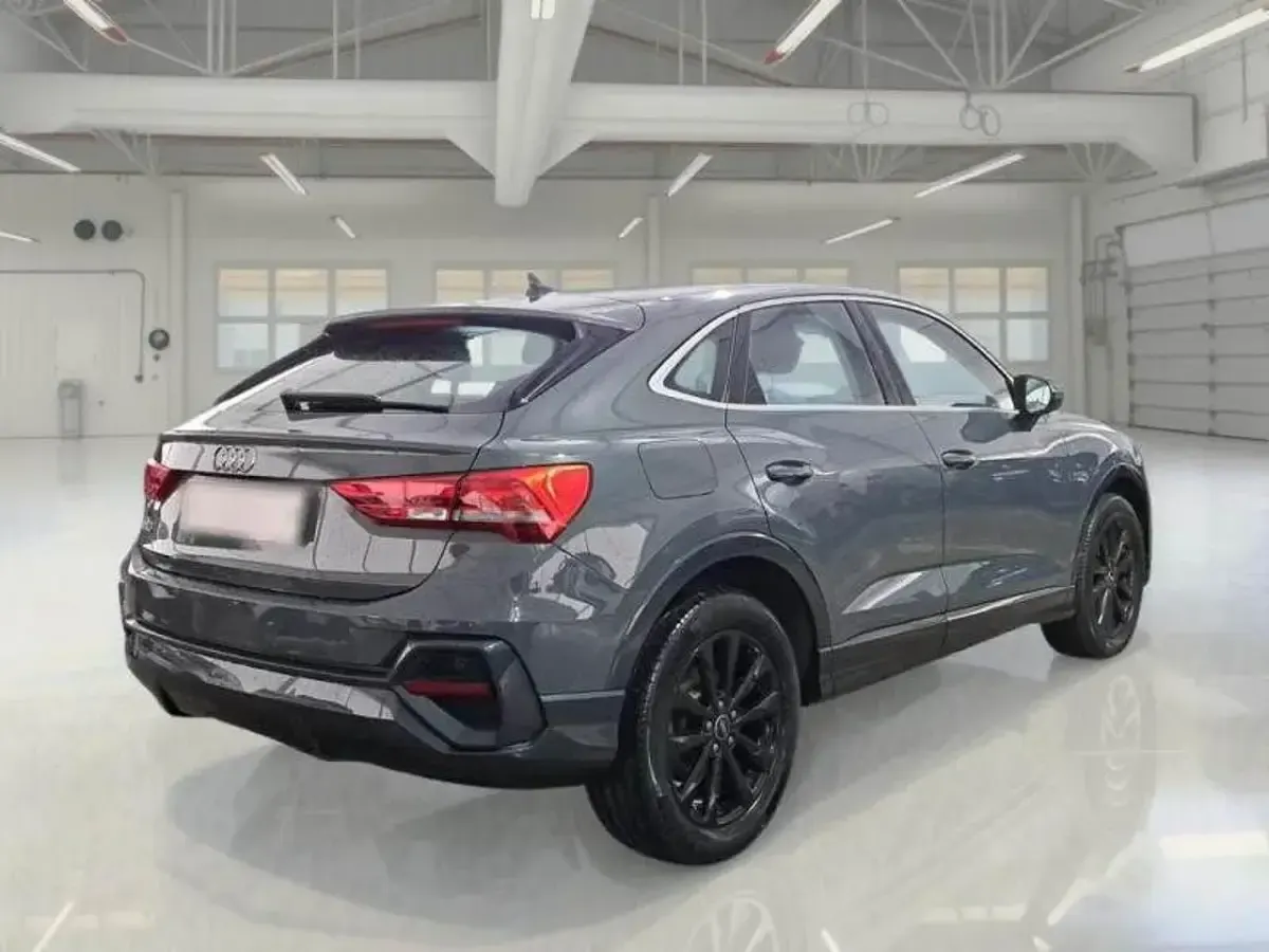Usata Audi Q3 Premium 150 CV (110 kW) 2021 Grigio metallizzato SUV