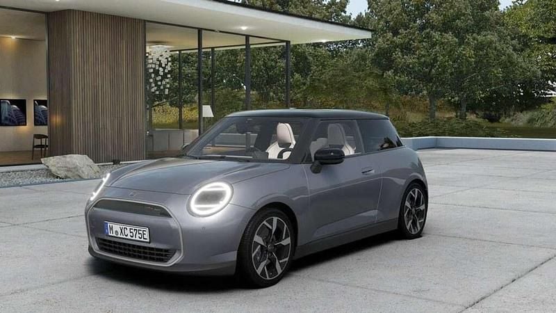 Nuova Mini Cooper Favoured 135 kW (184 CV) 2026 Melting silver iii Utilitaria