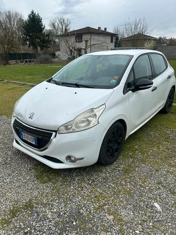 Usata Peugeot 208 Allure 68 CV (50 kW) 2014 Bianco Utilitaria