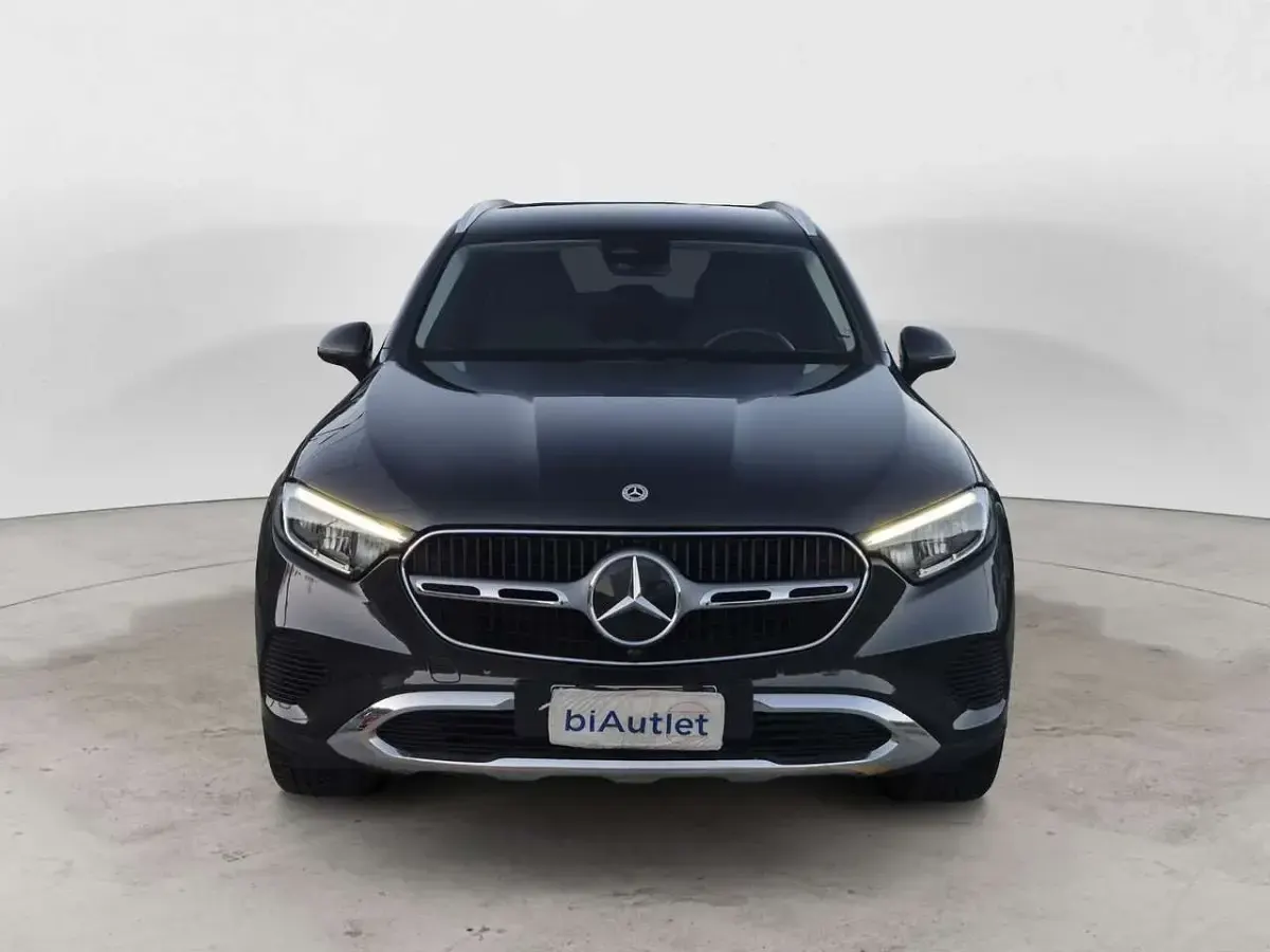 Käytetty Mercedes GLC220 Advanced 197 HP (144 kW) 2023 Harmaa Katumaasturi