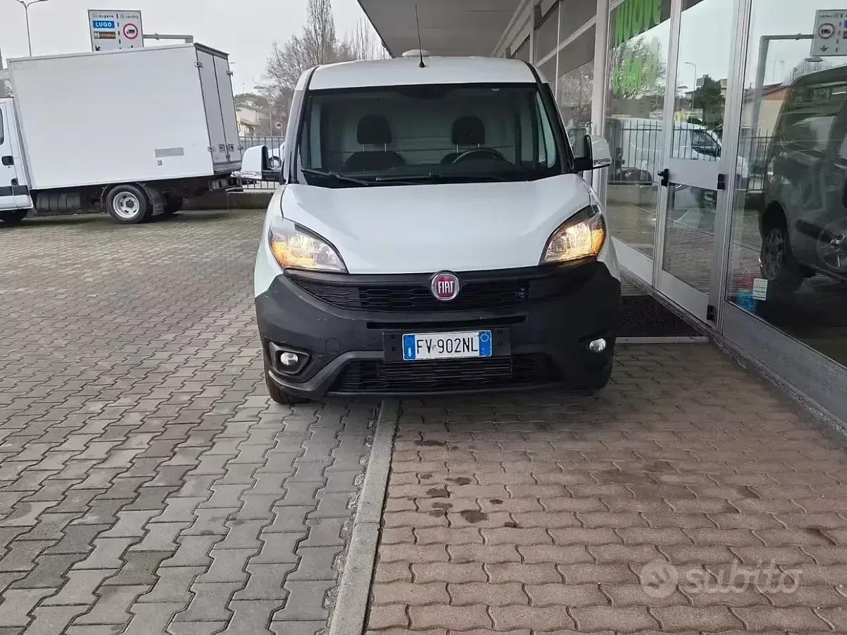 Usata Fiat Doblò Easy 120 CV (88 kW) 2019 Bianco Monovolume