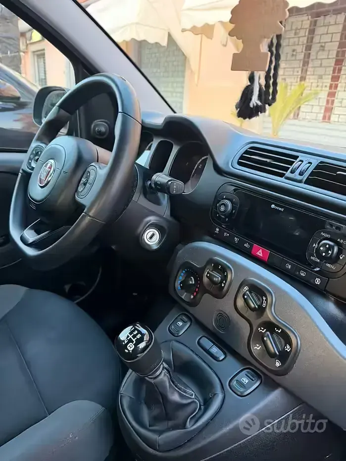 Usata Fiat Panda Easy 69 CV (50 kW) 2019 Blu Utilitaria