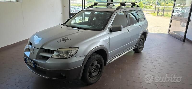 Argento Usata 2005 Mitsubishi Outlander SUV | 4000 € - Immagine 1/4