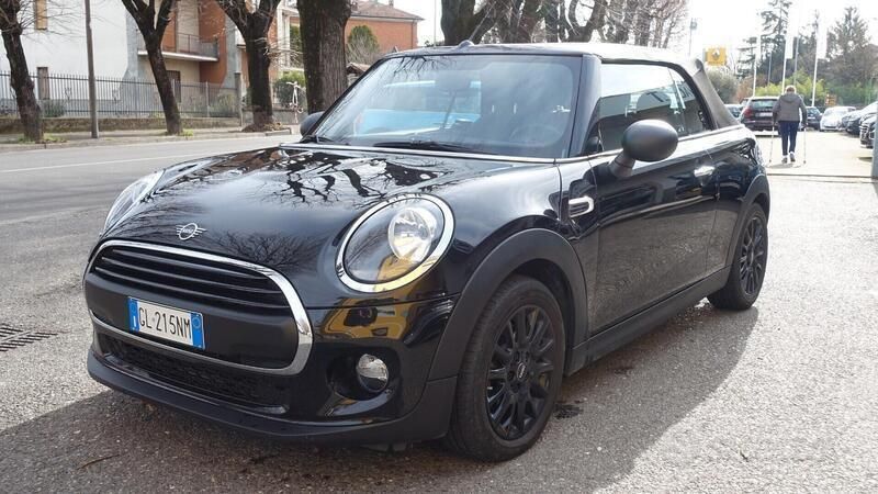 Usata Mini One Cabriolet 102 CV (75 kW) 2019 Nero Cabrio