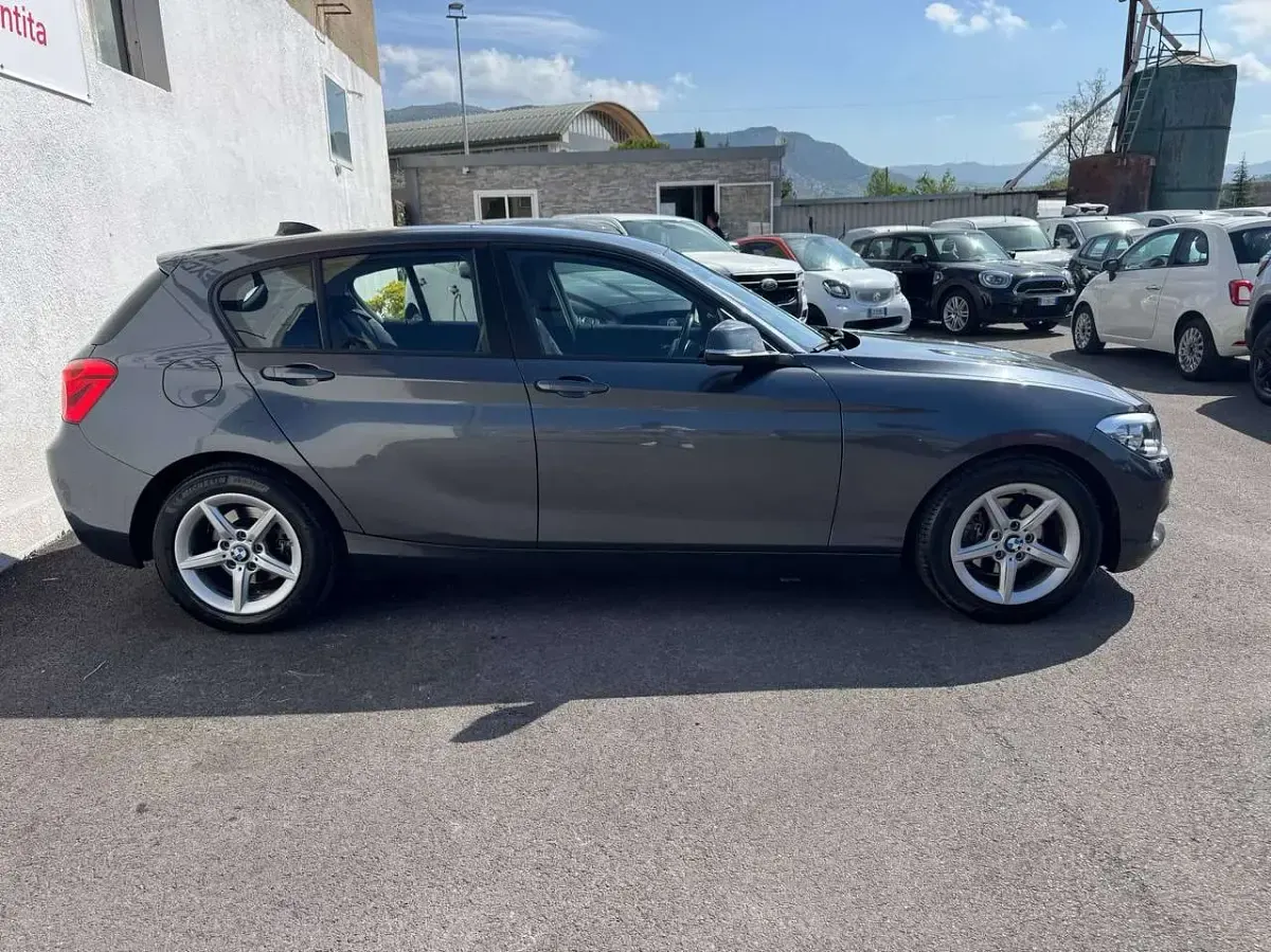 Usata BMW 118 150 CV (110 kW) 2018 Grigio Utilitaria