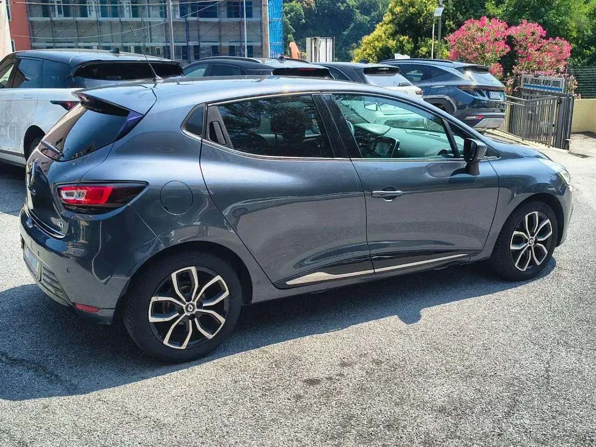 Usata Renault Clio IV Intens 90 CV (66 kW) 2017 Grigio scuro Berlina