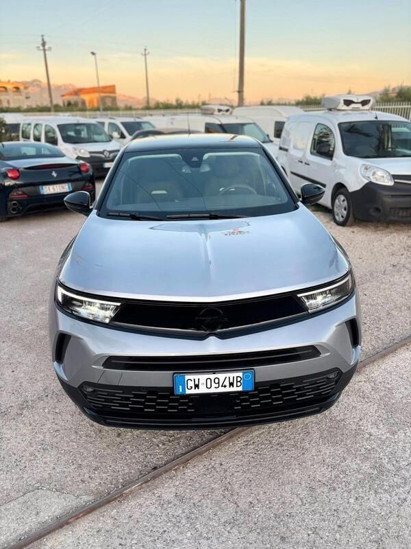 Grigio Usata 2024 Opel Mokka Ultimate SUV | 19.490 € (Buon prezzo) - Immagine 1/4