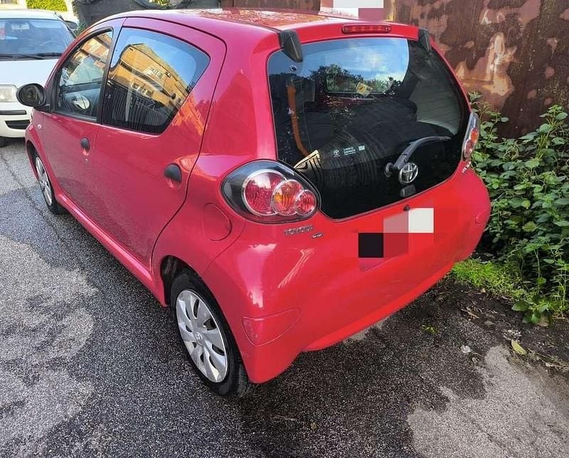 Usata Toyota Aygo Connect Style 68 CV (50 kW) 2012 Rosso Utilitaria