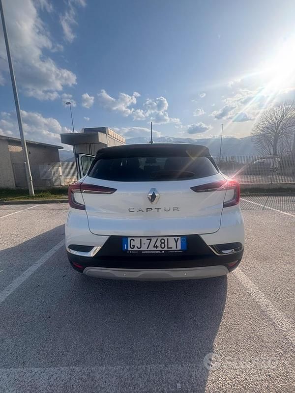 Usata Renault Captur Intens 101 CV (74 kW) 2022 Bianco SUV