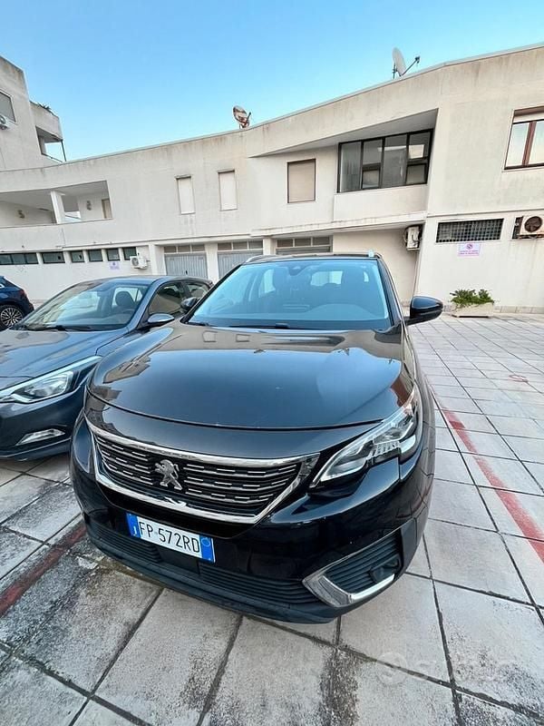 Usata Peugeot 5008 Business-Line 120 CV (88 kW) 2018 Nero SUV
