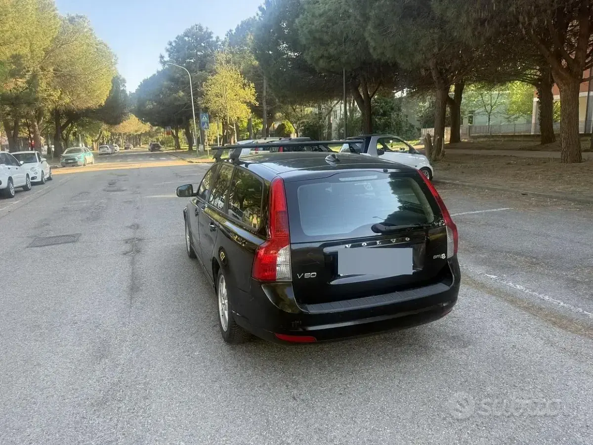 Usata Volvo V50 109 CV (80 kW) 2011 Nero Station wagon