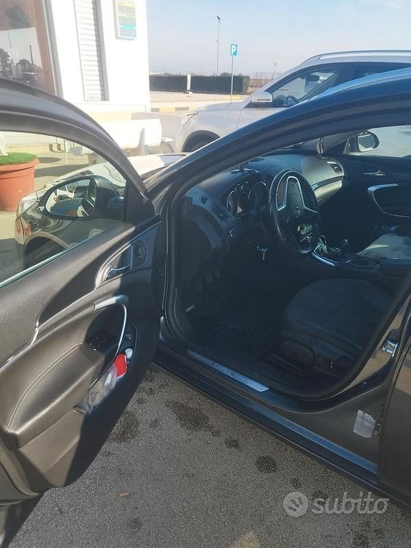 Usata Opel Insignia 140 CV (102 kW) 2011 Grigio Station wagon