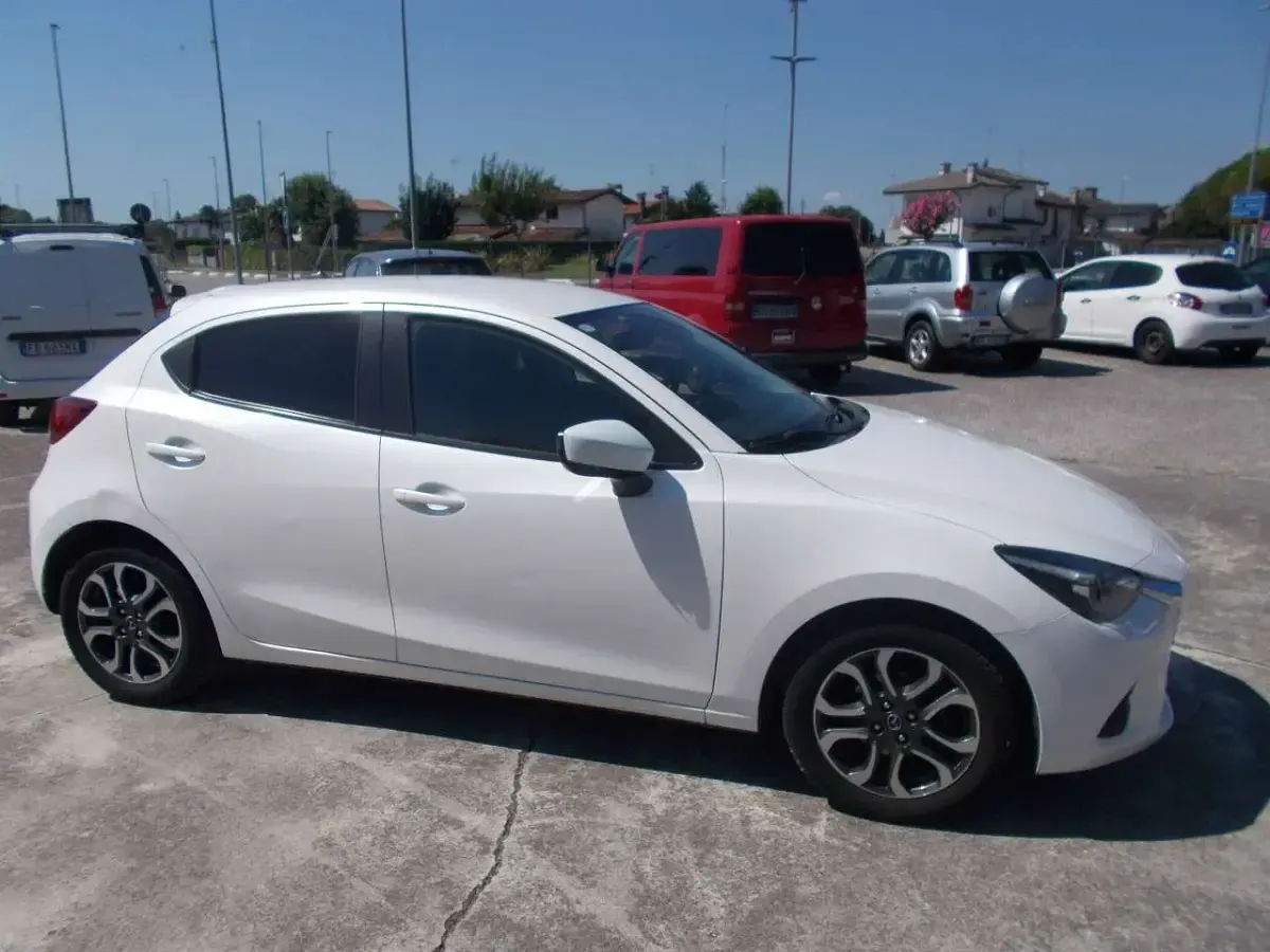 Usata Mazda 2 Exceed 105 CV (77 kW) 2016 Bianco Utilitaria