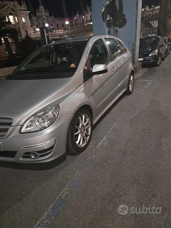 Usata Mercedes B180 Premium 2011 Grigio Monovolume