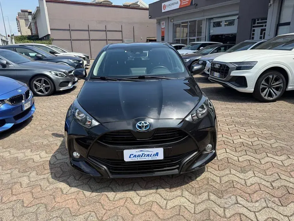 Usata Toyota Yaris Hybrid Business Edition 92 CV (67 kW) 2022 Nero Berlina