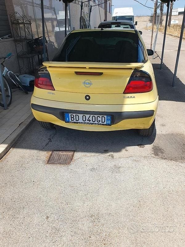 Usata Opel Tigra 90 CV (66 kW) 1998 Giallo Berlina