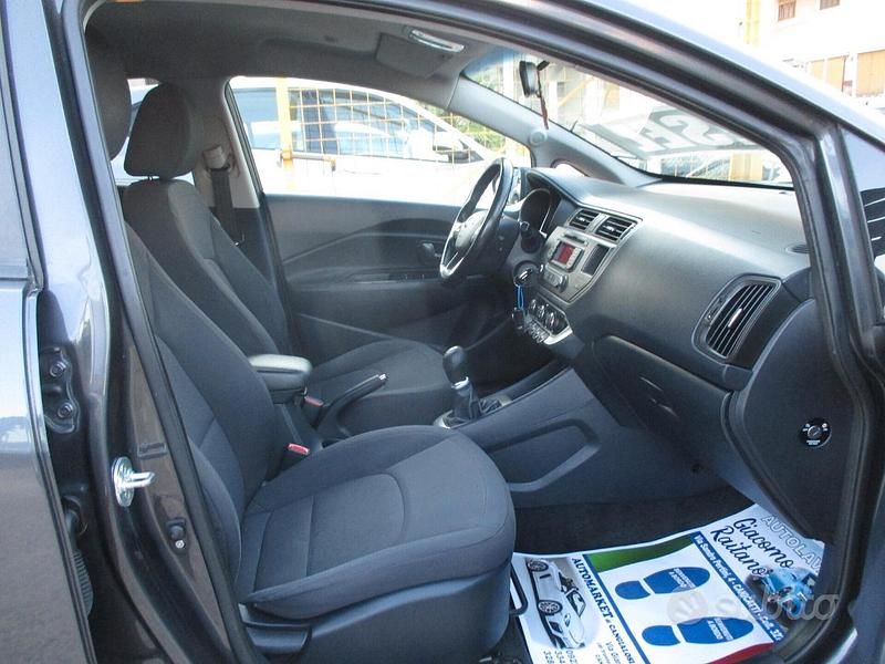 Usata Kia Rio 75 CV (55 kW) 2014 Grigio Berlina