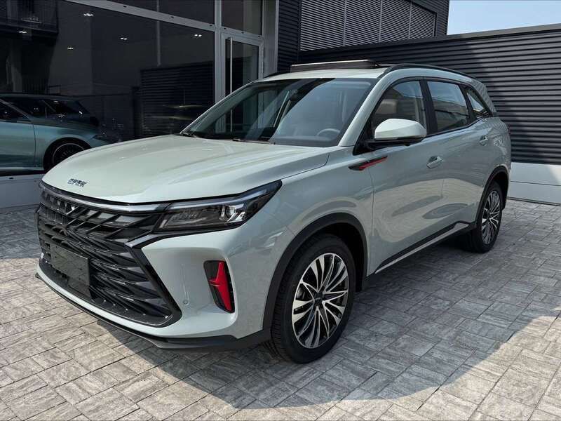 Nuova DFSK Fengon 177 CV (130 kW) 2025 Grigio SUV