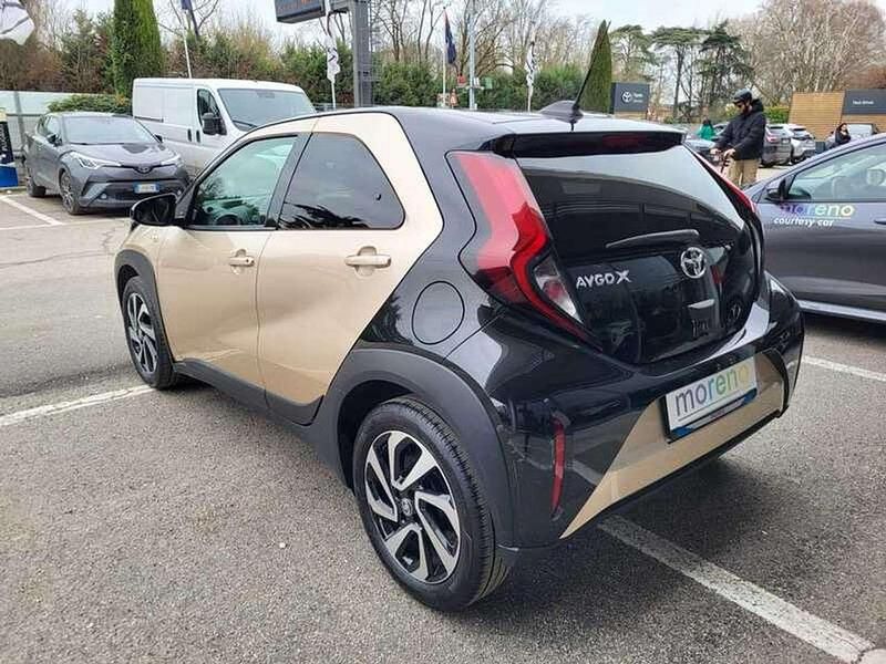 Usata Toyota Aygo X Trend 72 CV (52 kW) 2023 Beige SUV