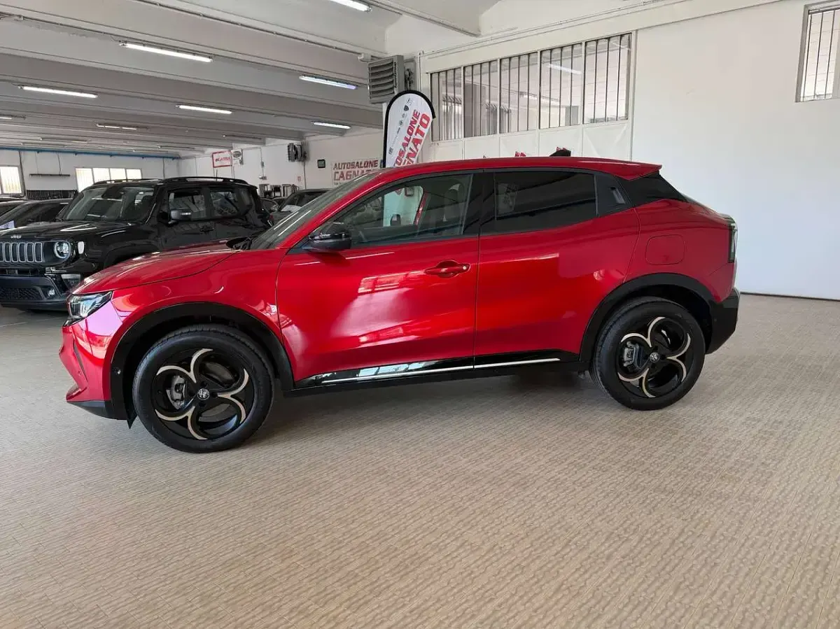 Nuova Alfa Romeo GT Junior 136 CV (100 kW) 2025 Rosso brera metalizzato SUV